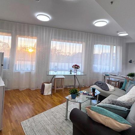 Stella'S Apartment - City Center - Free Secure Parking - Big Sun Terrace - Air Conditioning - Wifi - Tram To The Tallinn Bus Station And Old Town Luaran gambar