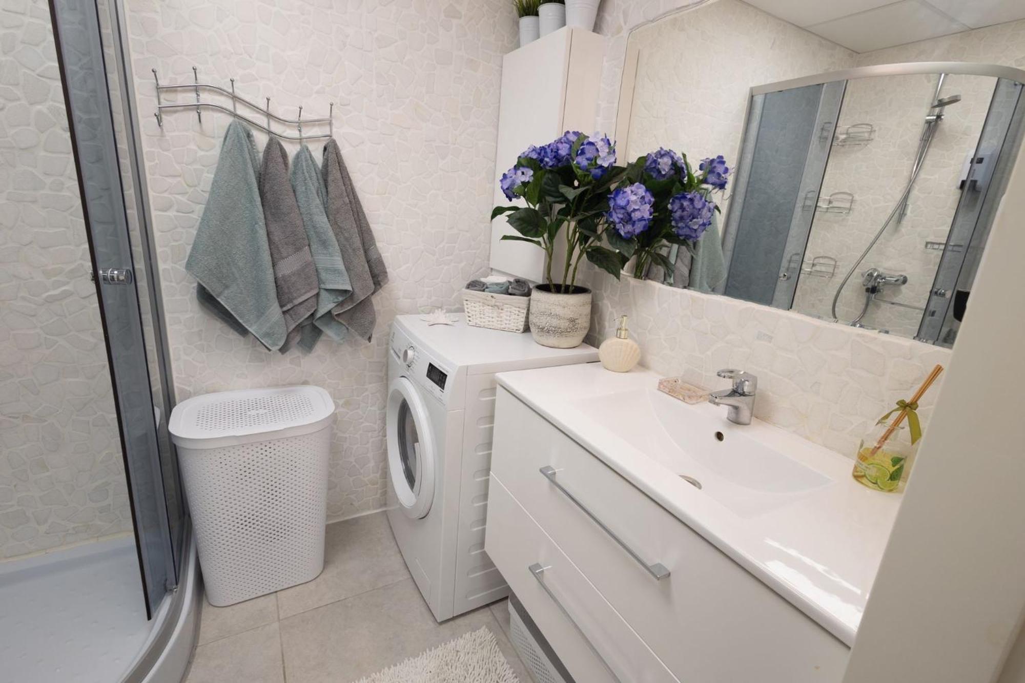 Stella'S Apartment - City Center - Free Secure Parking - Big Sun Terrace - Air Conditioning - Wifi - Tram To The Tallinn Bus Station And Old Town Luaran gambar