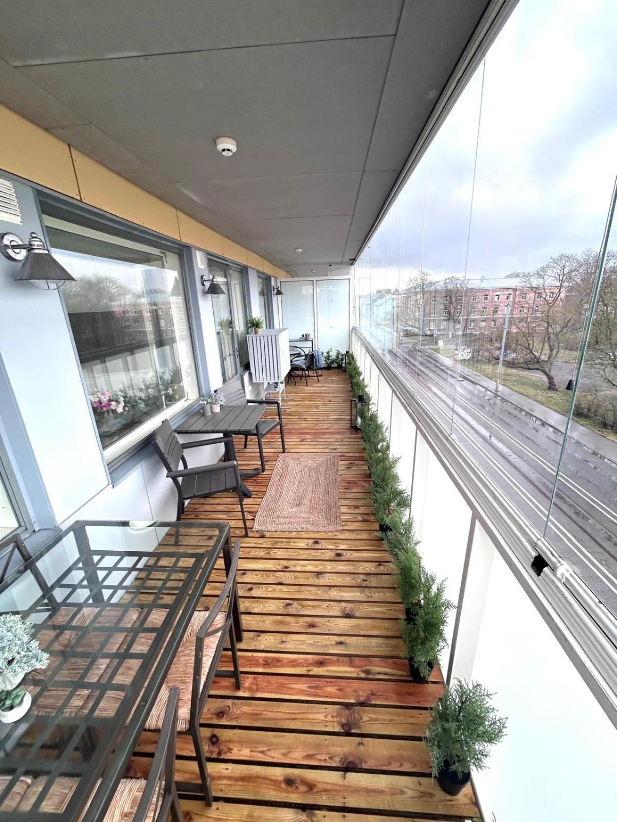 Stella'S Apartment - City Center - Free Secure Parking - Big Sun Terrace - Air Conditioning - Wifi - Tram To The Tallinn Bus Station And Old Town Luaran gambar