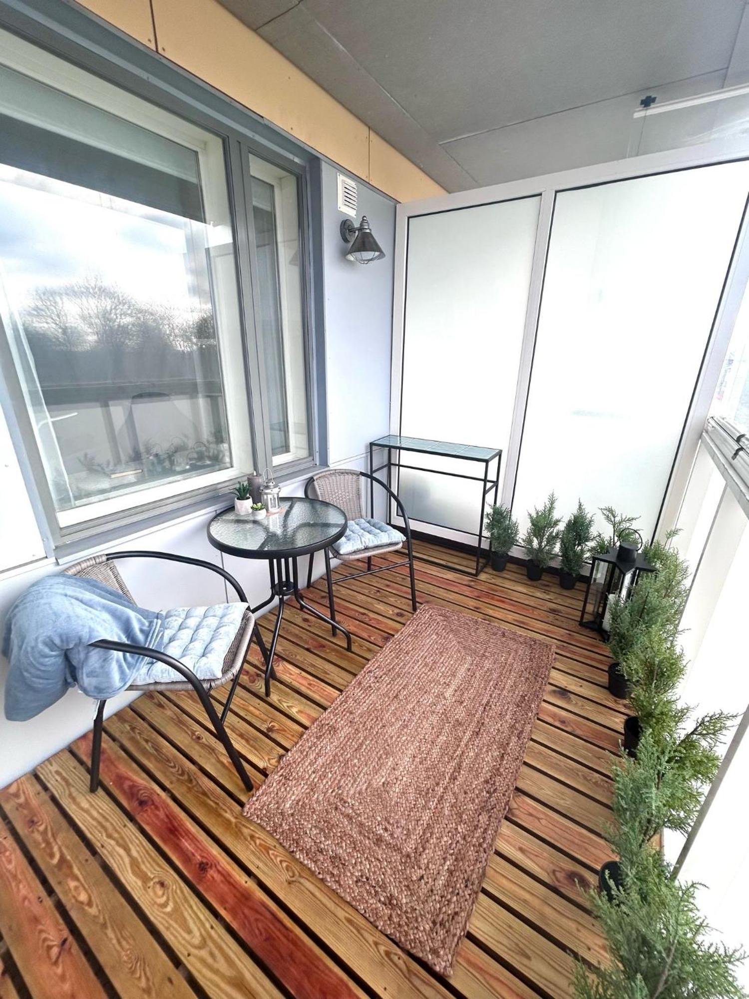 Stella'S Apartment - City Center - Free Secure Parking - Big Sun Terrace - Air Conditioning - Wifi - Tram To The Tallinn Bus Station And Old Town Luaran gambar