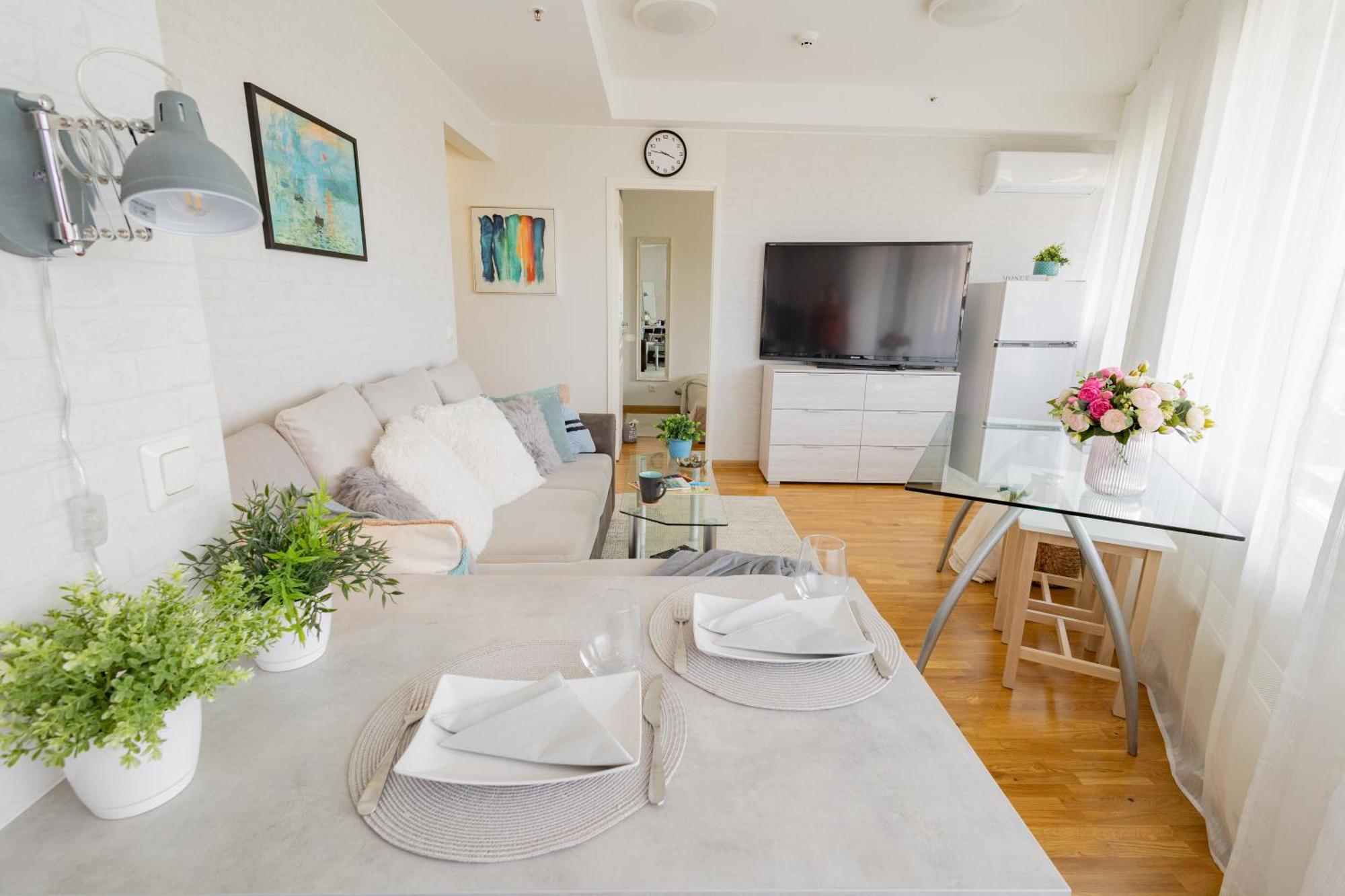 Stella'S Apartment - City Center - Free Secure Parking - Big Sun Terrace - Air Conditioning - Wifi - Tram To The Tallinn Bus Station And Old Town Luaran gambar