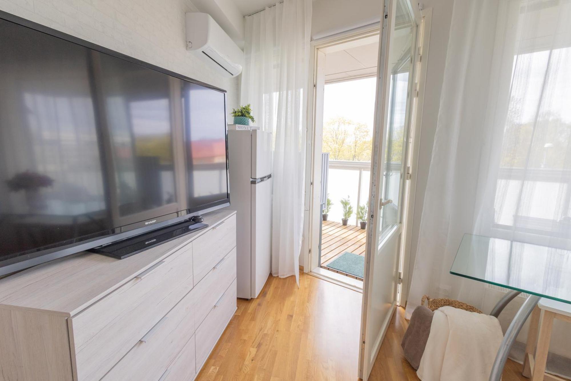Stella'S Apartment - City Center - Free Secure Parking - Big Sun Terrace - Air Conditioning - Wifi - Tram To The Tallinn Bus Station And Old Town Luaran gambar